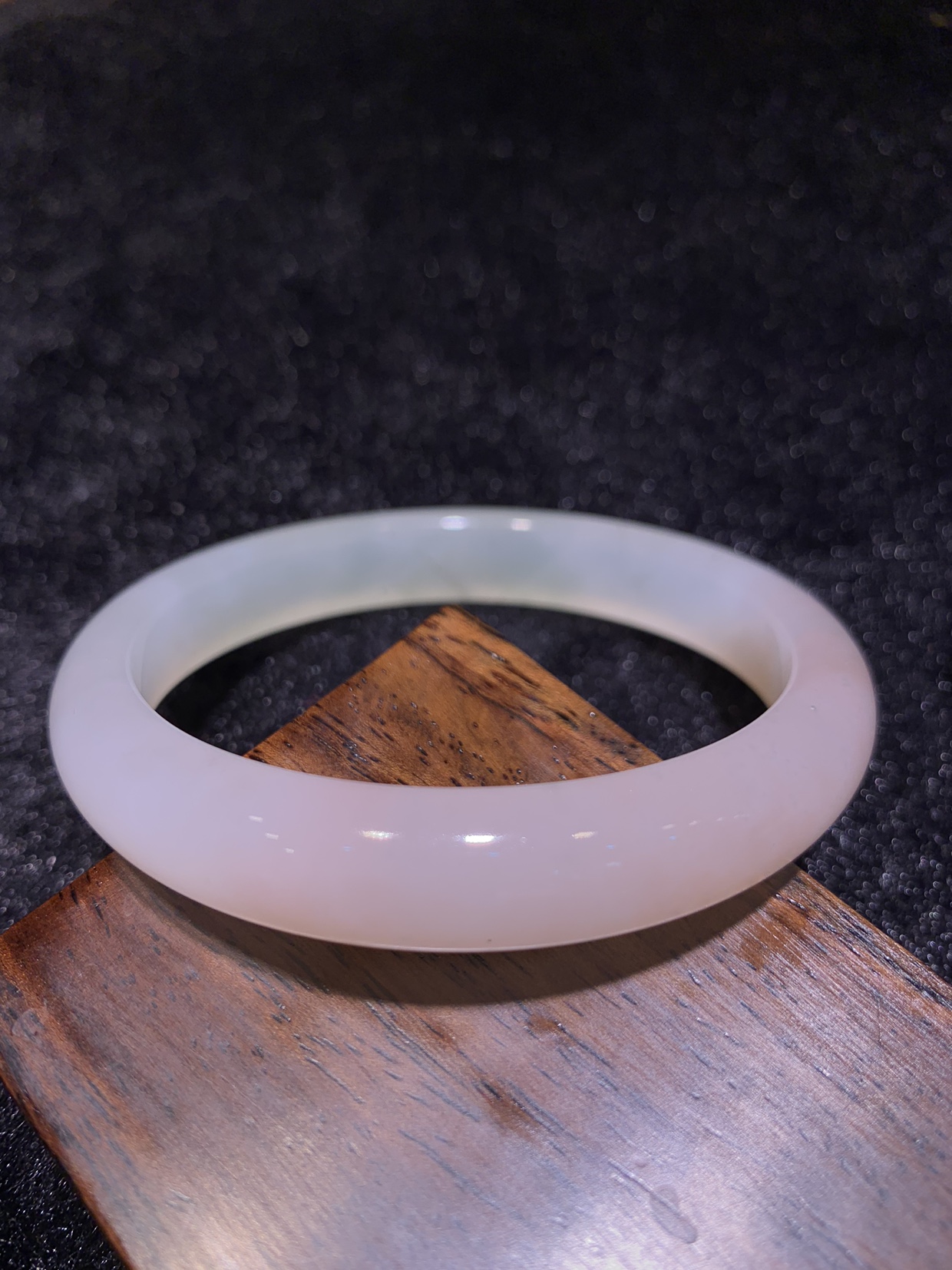 雞血石手鐲功效與作用雞血石手鐲好不好