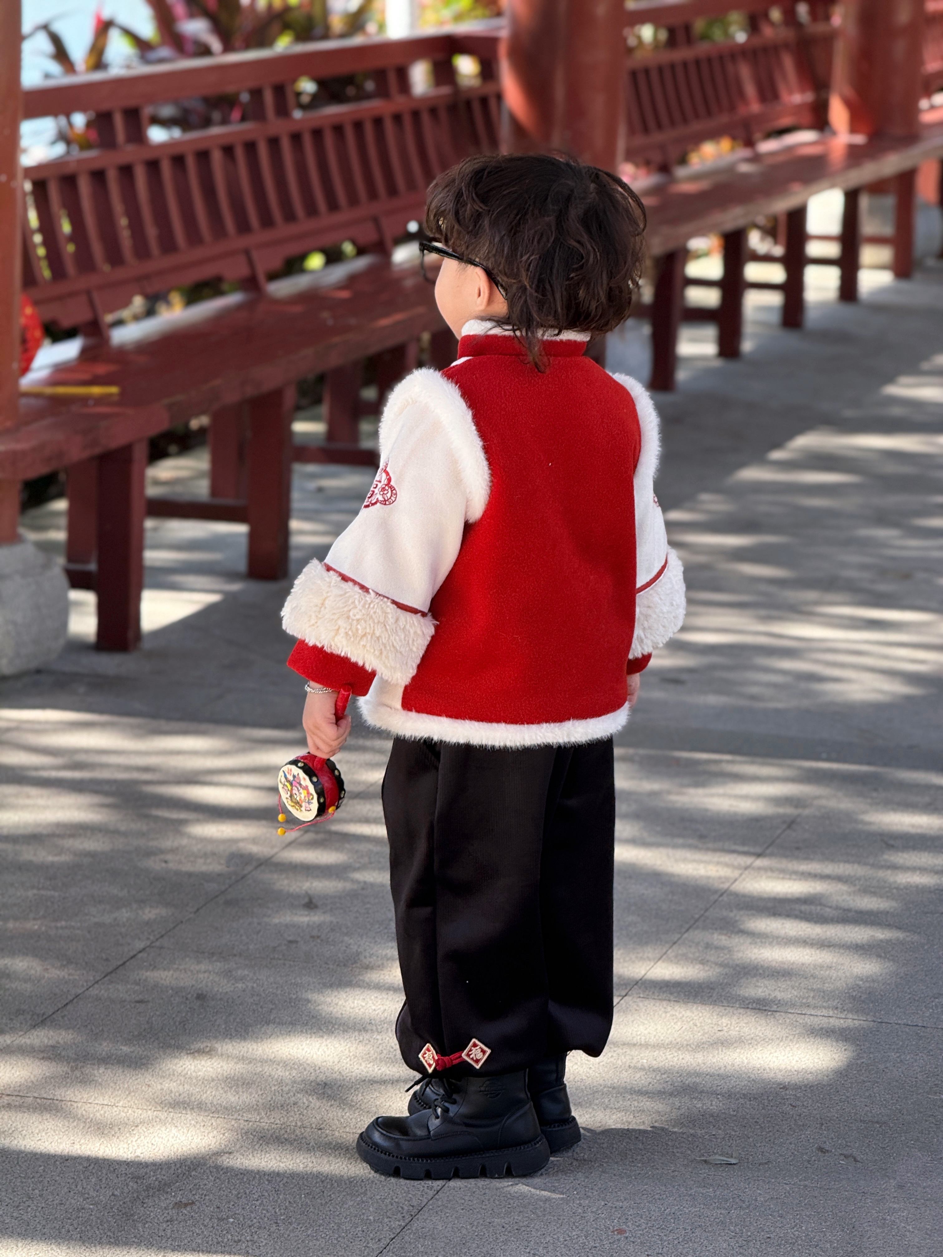 年入百萬(wàn)的表弟送給娃的過(guò)年衣服_童裝