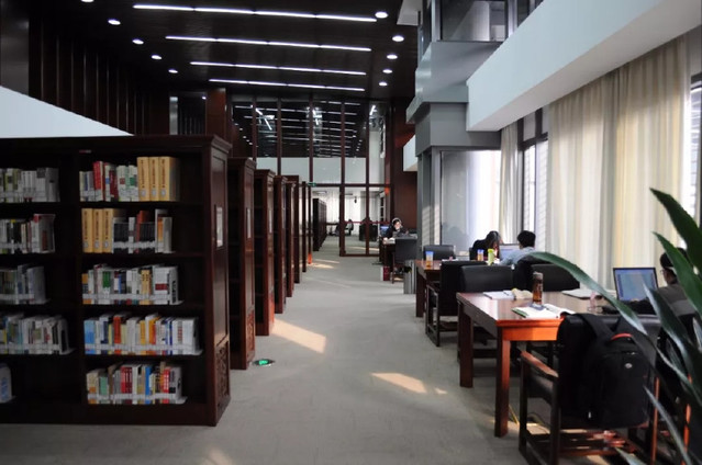 中國國家圖書館可以免費(fèi)看書么?怎么借書?是怎么個借法?