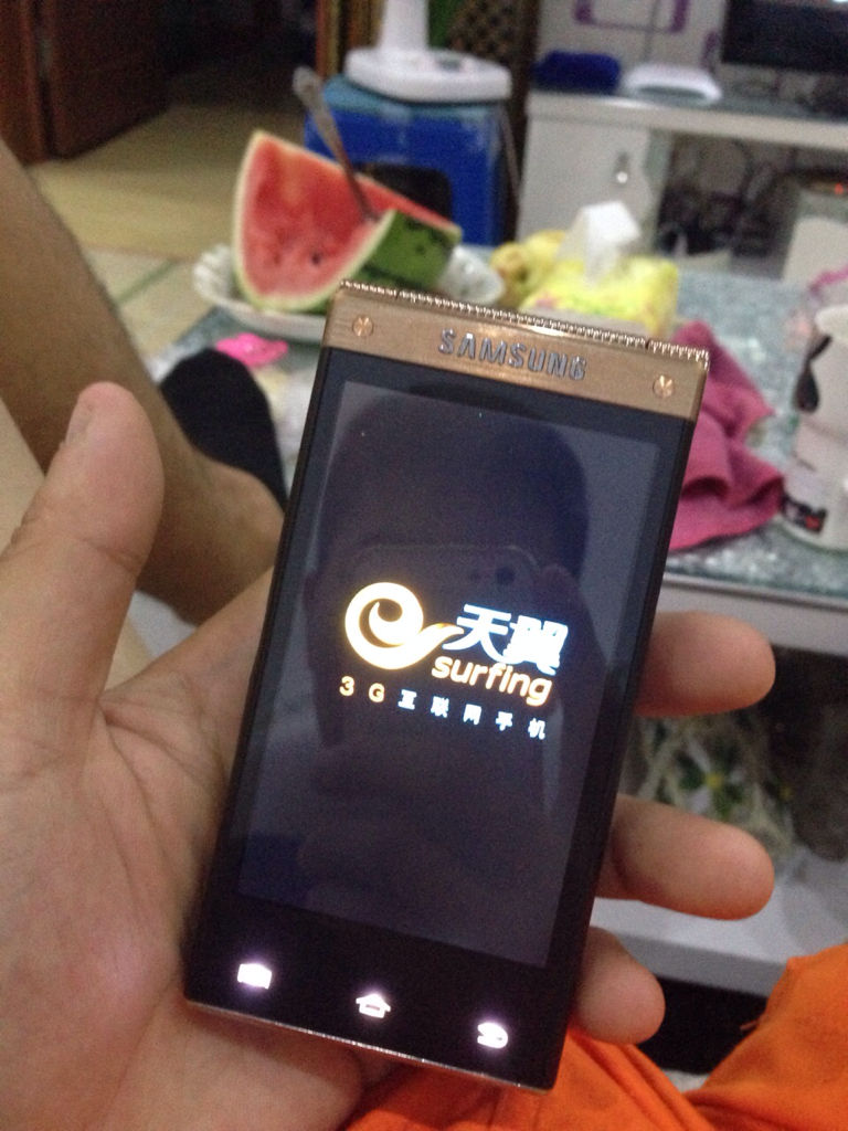 手機開不了機,一直顯示引領(lǐng)3G生活,怎么處理