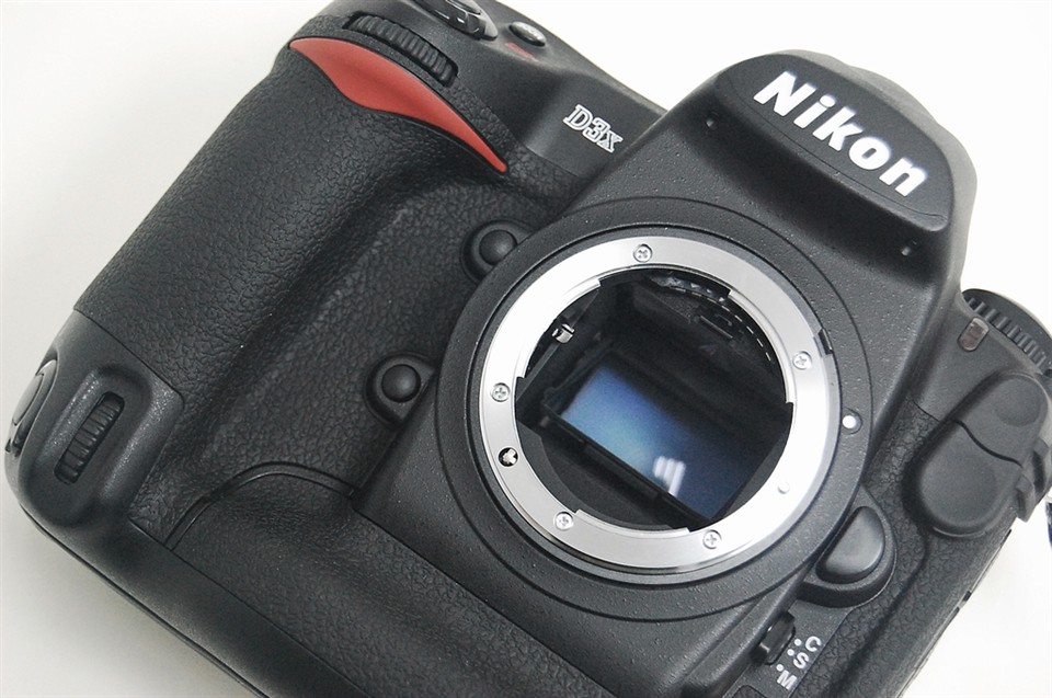 尼康(Nikon)D3X數(shù)碼相機(jī)電池與卡評(píng)測(cè)