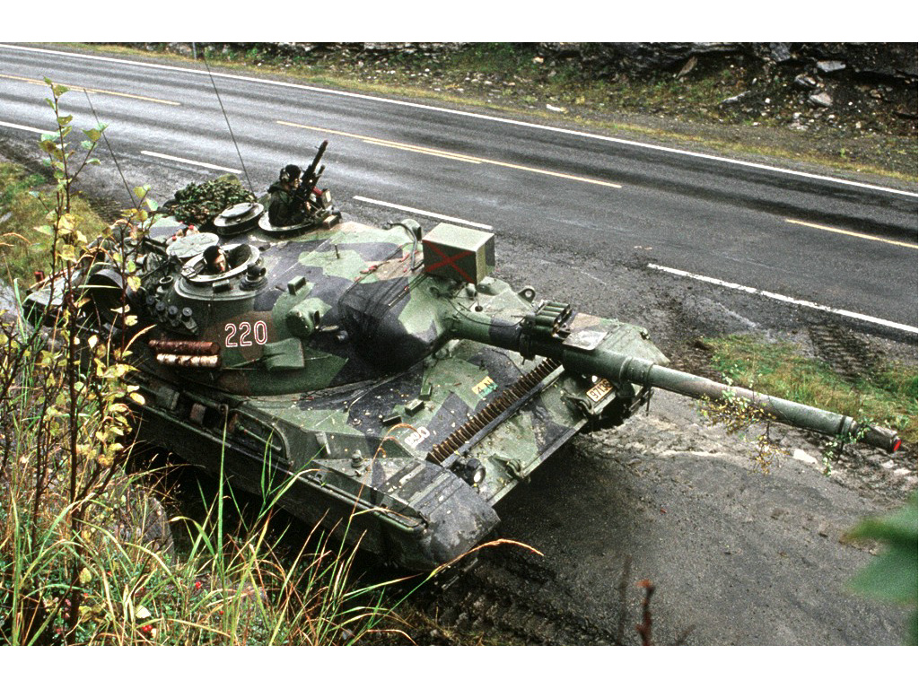 廣東中山市仿真輪式裝甲車85式主戰(zhàn)坦克模型出售定制