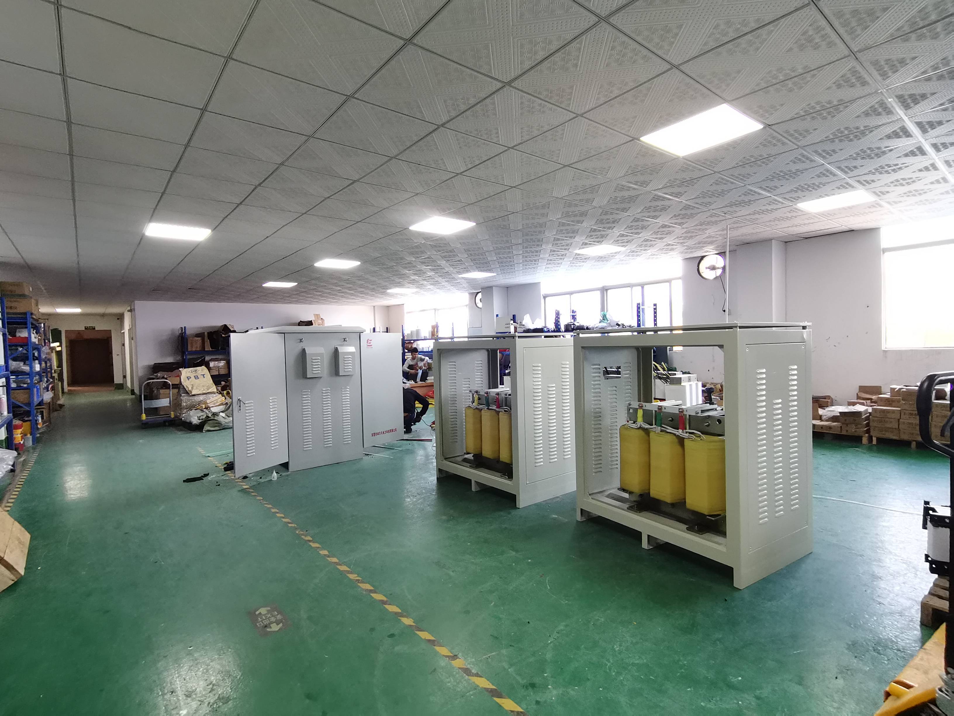 秘魯國(guó)家電壓是多少伏?三相220V變380V變壓器出口